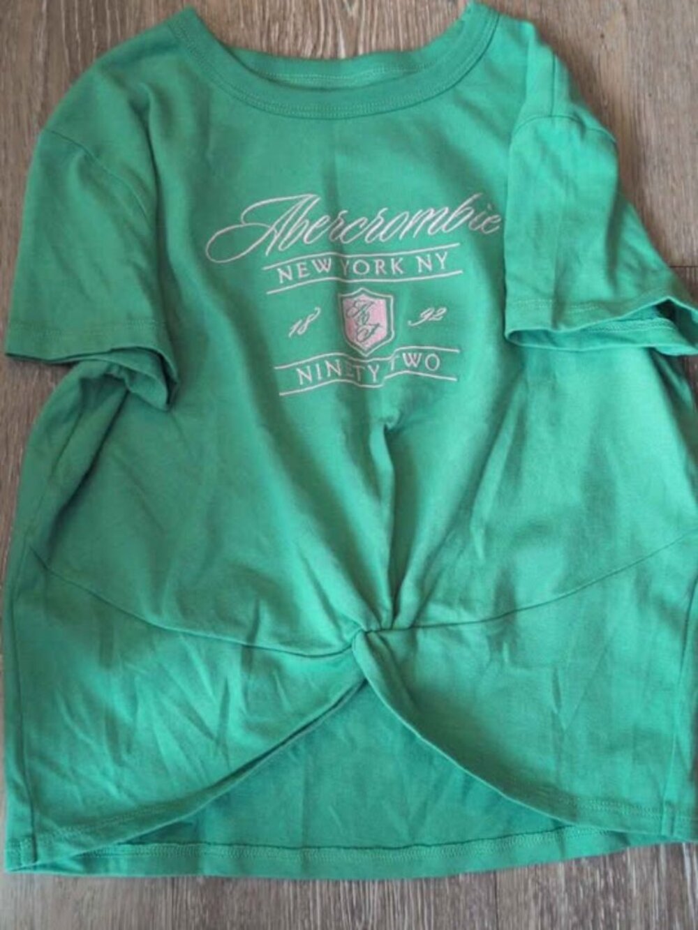 Abercrombie Kids Green Front-Twist Graphic T-Shirt Size 7/8 new